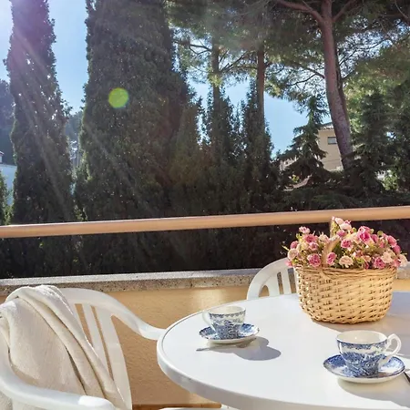 Un Jardin Apartment *